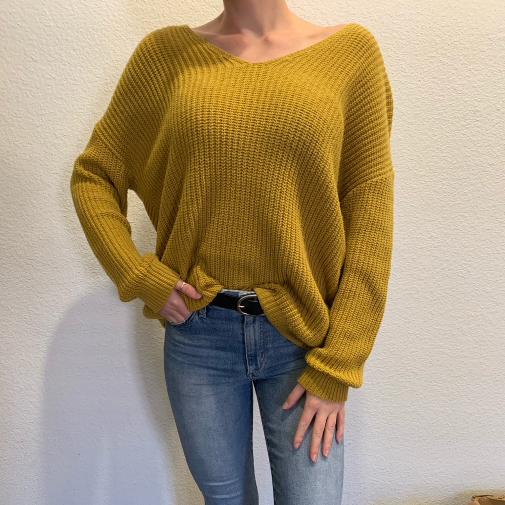 TWISTED BACK SWEATER